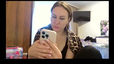 meadoweyes_ online show from 10-13-25, 02:06