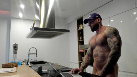 Snapshot of mealphamale chatting on 03-06-26, 02:35 Alpha Male online show from 03-06-26, 02:35