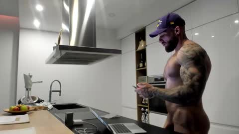 Snapshot of mealphamale chatting on 03-09-26, 03:16 Alpha Male online show from 03-09-26, 03:16