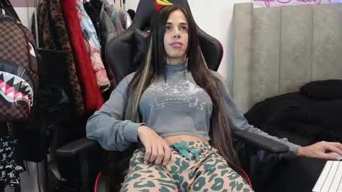 Snapshot of meclarityxxx chatting on 12-28-24, 07:22 online show from 12-28-24, 07:22