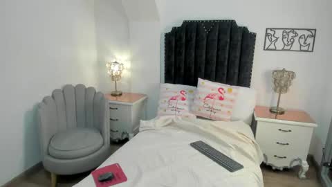 Snapshot of medoly03 chatting on 05-11-26, 04:04 Melody online show from 05-11-26, 04:04
