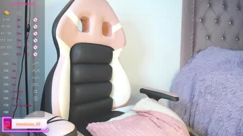 Snapshot of medusa_20 chatting on 02-27-25, 10:04 Johana  online show from 02-27-25, 10:04