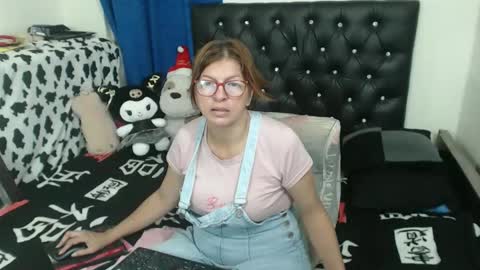 Snapshot of medusalilith69 chatting on 11-27-25, 03:58 Natalia online show from 11-27-25, 03:58