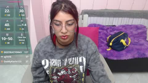 Snapshot of medussa_kat chatting on 12-10-24, 02:05 Katrina online show from 12-10-24, 02:05