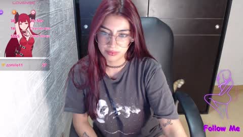 Snapshot of medussa_kat chatting on 02-05-25, 01:04 Katrina online show from 02-05-25, 01:04