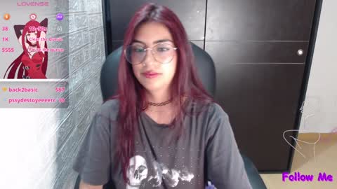 Snapshot of medussa_kat chatting on 02-05-25, 04:06 Katrina online show from 02-05-25, 04:06