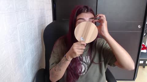 Snapshot of medussa_kat chatting on 02-10-25, 08:21 Katrina online show from 02-10-25, 08:21