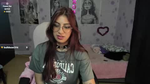 Snapshot of medussa_kat chatting on 10-23-25, 12:43 Katrina online show from 10-23-25, 12:43