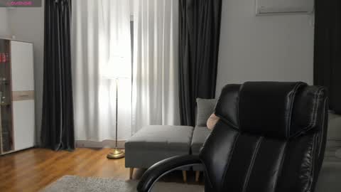 Snapshot of medussaeyes chatting on 01-19-25, 02:36 MedussaEyes online show from 01-19-25, 02:36