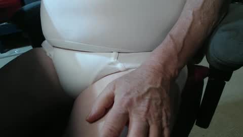 Snapshot of mee9090e900 chatting on 09-17-25, 07:59 mee9090e900 online show from 09-17-25, 07:59