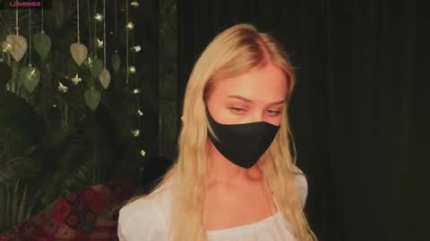 meeeewmeeeeow online show from 11-23-25, 08:41