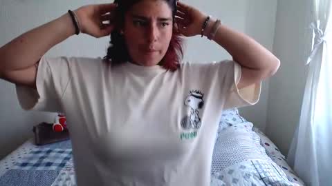 Snapshot of meehturt chatting on 02-13-25, 01:37 anna online show from 02-13-25, 01:37