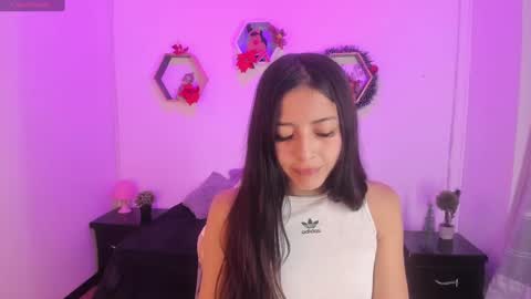 Snapshot of meelanny_ds chatting on 12-08-24, 05:18   online show from 12-08-24, 05:18