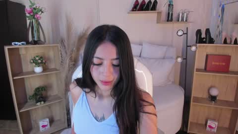 Snapshot of meelanny_ds chatting on 01-10-25, 05:05   online show from 01-10-25, 05:05