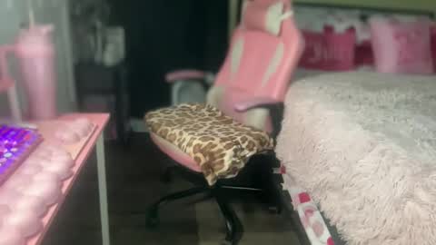 Snapshot of meetsouthernpeach chatting on 05-14-26, 03:57 Southern Peach online show from 05-14-26, 03:57