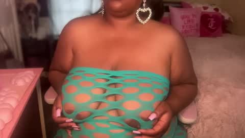 Snapshot of meetsouthernpeach chatting on 05-18-26, 05:41 Southern Peach online show from 05-18-26, 05:41