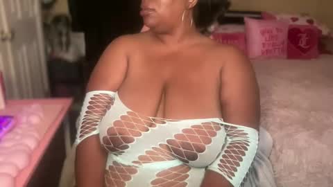 Snapshot of meetsouthernpeach chatting on 05-19-26, 03:35 Southern Peach online show from 05-19-26, 03:35