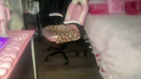 Snapshot of meetsouthernpeach chatting on 05-21-26, 05:03 Southern Peach online show from 05-21-26, 05:03