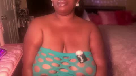Snapshot of meetsouthernpeach chatting on 06-11-26, 02:22 Southern Peach online show from 06-11-26, 02:22