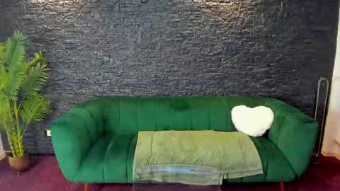 Snapshot of megaboobsdee chatting on 10-19-25, 04:57 megaboobsdee online show from 10-19-25, 04:57