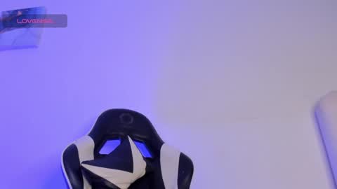 Snapshot of megan_browns1 chatting on 01-21-25, 01:00 Megan online show from 01-21-25, 01:00