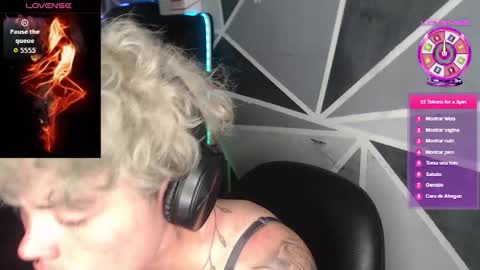 Snapshot of megan_coop3r_ chatting on 01-09-26, 01:19 Megan and sophi online show from 01-09-26, 01:19