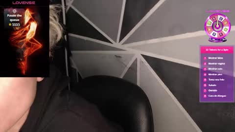 Snapshot of megan_coop3r_ chatting on 01-11-26, 02:49 Megan and sophi online show from 01-11-26, 02:49