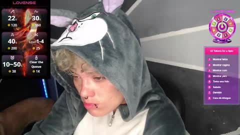 Snapshot of megan_coop3r_ chatting on 01-17-26, 05:01 Megan and sophi online show from 01-17-26, 05:01