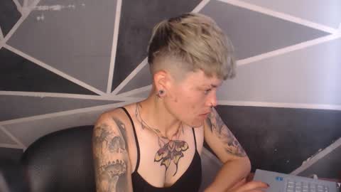 Snapshot of megan_coop3r_ chatting on 02-19-26, 09:00 Megan and sophi online show from 02-19-26, 09:00