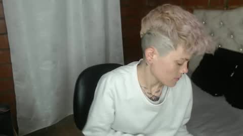 Snapshot of megan_coop3r_ chatting on 05-10-26, 01:22 Megan and sophi online show from 05-10-26, 01:22