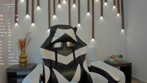 Snapshot of megan_cooper28 chatting on 10-04-25, 07:12 MEGAN COOPER online show from 10-04-25, 07:12