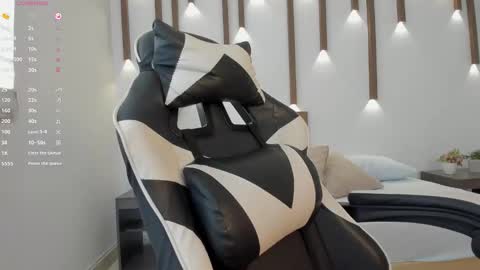 Snapshot of megan_cooper28 chatting on 12-01-25, 07:08 MEGAN COOPER online show from 12-01-25, 07:08