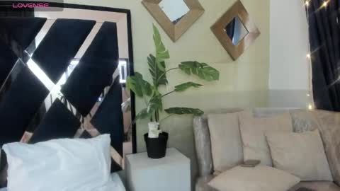 Snapshot of megan_devon chatting on 04-28-26, 11:37 online show from 04-28-26, 11:37
