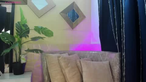 Snapshot of megan_devon chatting on 05-05-26, 12:46 online show from 05-05-26, 12:46