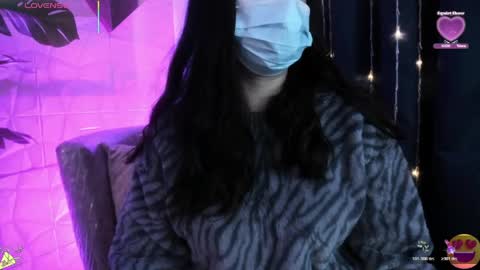 Snapshot of megan_devon chatting on 05-14-26, 12:12 online show from 05-14-26, 12:12
