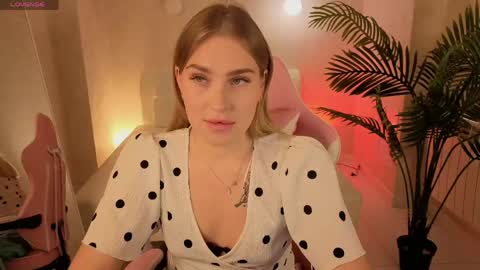 Snapshot of megan_gonzalezz chatting on 05-14-26, 01:12 Megan online show from 05-14-26, 01:12