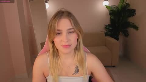 megan_gonzalezzz online show from 05-25-26, 01:33