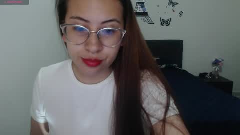 Snapshot of megan_hot_v chatting on 03-31-26, 12:05 Hi Stream 1430 to 2100pm online show from 03-31-26, 12:05