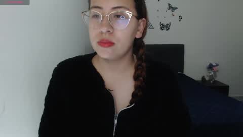 Snapshot of megan_hot_v chatting on 04-05-26, 12:13 Hi Stream 1430 to 2100pm online show from 04-05-26, 12:13