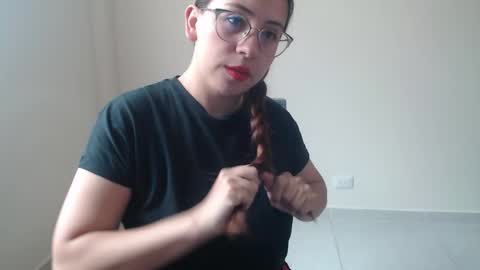 Snapshot of megan_hot_v chatting on 04-18-26, 01:04 Hi Stream 1430 to 2100pm online show from 04-18-26, 01:04