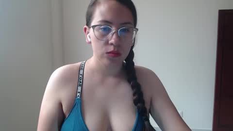 Snapshot of megan_hot_v chatting on 05-10-26, 01:38 Hi Stream 1430 to 2100pm online show from 05-10-26, 01:38