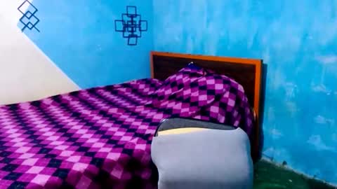 Snapshot of megan_little_ chatting on 10-18-25, 08:09 amanda online show from 10-18-25, 08:09