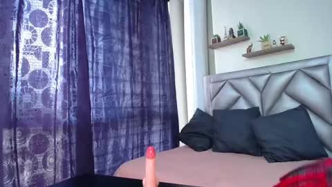 Snapshot of megan_n chatting on 02-19-25, 03:38 MEGAN online show from 02-19-25, 03:38