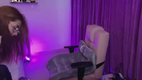                 Laura                 online show from 01-14-25, 10:55