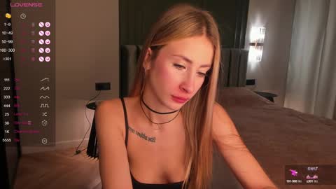 Snapshot of megan_ssstacy chatting on 12-17-24, 01:07 Stacy UTC 700 0800am-0200pm online show from 12-17-24, 01:07