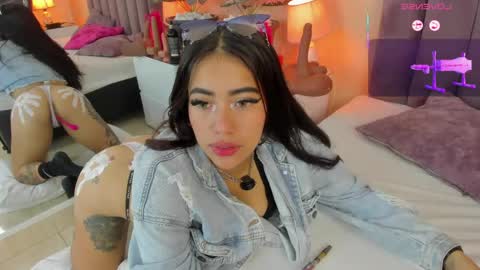 Snapshot of megan_thompsoon1 chatting on 04-28-26, 12:43 Megan online show from 04-28-26, 12:43
