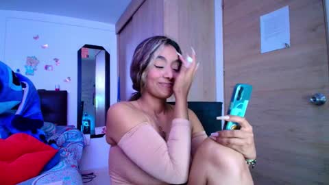 M E G A N   online show from 03-05-26, 09:44