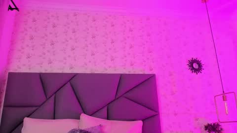 meganandtayler online show from 11-24-25, 01:55