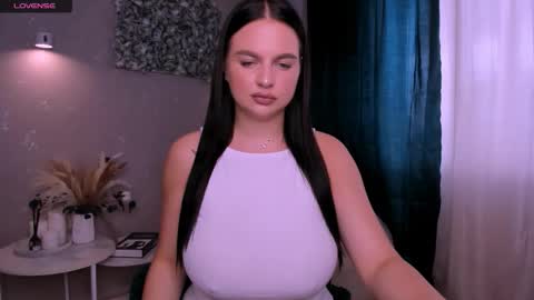 Snapshot of meganberrybb chatting on 10-08-25, 08:56 Meganberry online show from 10-08-25, 08:56