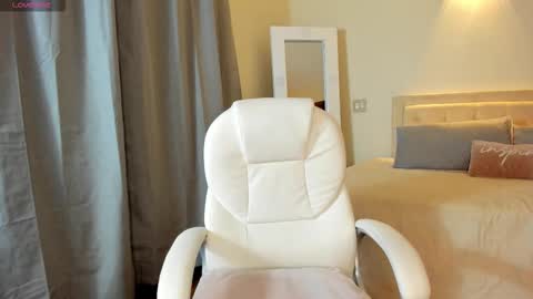 Snapshot of meganconnor_ chatting on 09-30-25, 02:49 Megan online show from 09-30-25, 02:49